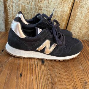 New Balance Women Navy Suede Lace-Up Sneakers Size US 6.5